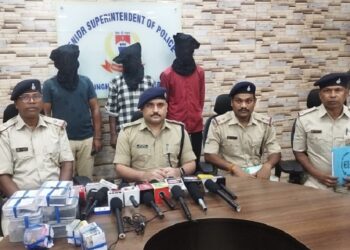 Jamshedpur rural bodam police success : बोड़ाम पुलिस को क्षेत्र में घटित चोरी की दो घटनाओं में बड़ी सफलता, बोड़ाम व बारियादा की दो दुकानों में 3 सितंबर की रात हुई चोरी के 4 आरोपी गिरफ्तार, चोरी गए सामान भी बरामद