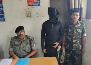 Saraikela eve teasing accused arrested : कपाली क्षेत्र में लड़की का पीछा कर छेड़खानी व जान मारने की धमकी देनेवाला युवक गिरफ्तार, पुलिस ने आरोपी को न्यायिक हिरासत में भेजा