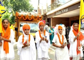 Jamshedpur birsanagar gurudwara : बिरसानगर गुरुद्वारा में सुशोभित हुआ गुरु ग्रंथ साहिब का नया स्वरूप, टेल्को गुरुद्वारा से निकाला गया भव्य नगर कीर्तन Jamshedpur birsanagar gurudwara : बिरसानगर गुरुद्वारा में सुशोभित हुआ गुरु ग्रंथ साहिब का नया स्वरूप, टेल्को गुरुद्वारा से निकाला गया भव्य नगर कीर्तन