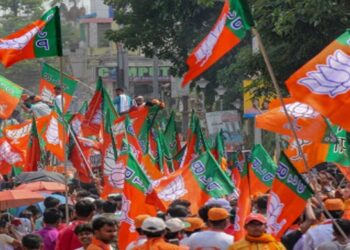 jamshedpur bjp : छात्रों पर दर्ज मुकदमे वापस लेने और भर्ती परीक्षा घोटालों की सीबीआइ जांच की मांग को लेकर भाजपा जमशेदपुर महानगर का मंगलवार को उपायुक्त कार्यालय पर प्रदर्शन jamshedpur bjp : छात्रों पर दर्ज मुकदमे वापस लेने और भर्ती परीक्षा घोटालों की सीबीआइ जांच की मांग को लेकर भाजपा जमशेदपुर महानगर का मंगलवार को उपायुक्त कार्यालय पर प्रदर्शन