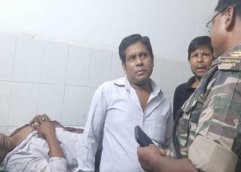 Jamshedpur rural magic driver assaulted : पटमदा के बेलटांड़ मोड़ पर मैजिक वाहन चालक से मारपीट, भाड़ा मांगने पर जख्मी कर रुपये व अहम दस्तावेज भी छीने, पीड़ित के बयान पर प्राथमिकी दर्ज कर जांच में जुटी पुलिस Jamshedpur rural magic driver assaulted : पटमदा के बेलटांड़ मोड़ पर मैजिक वाहन चालक से मारपीट, भाड़ा मांगने पर जख्मी कर रुपये व अहम दस्तावेज भी छीने, पीड़ित के बयान पर प्राथमिकी दर्ज कर जांच में जुटी पुलिस