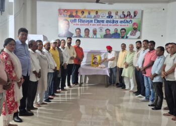 jamshedpur congress : जमशेदपुर में कांग्रेस ने दी वीर शहीद परमवीर चक्र सम्मानित अब्दुल हमीद को श्रद्धांजलि, किया गया नमन jamshedpur congress : जमशेदपुर में कांग्रेस ने दी वीर शहीद परमवीर चक्र सम्मानित अब्दुल हमीद को श्रद्धांजलि, किया गया नमन