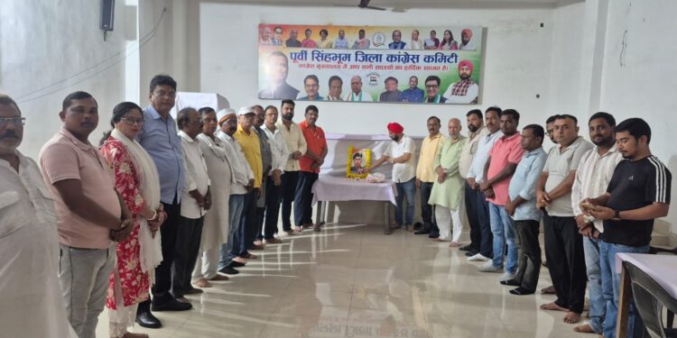 jamshedpur congress : जमशेदपुर में कांग्रेस ने दी वीर शहीद परमवीर चक्र सम्मानित अब्दुल हमीद को श्रद्धांजलि, किया गया नमन jamshedpur congress : जमशेदपुर में कांग्रेस ने दी वीर शहीद परमवीर चक्र सम्मानित अब्दुल हमीद को श्रद्धांजलि, किया गया नमन
