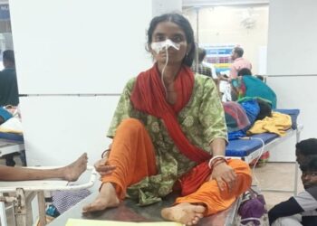 Jamshedpur mgm hospital ambulance : एमजीएम अस्पताल से रिम्स रेफर मरीज को नहीं मिली एंबुलेंस की सुविधा, थक-हारकर परिजनों को लेना पड़ा ऑटो का सहारा Jamshedpur mgm hospital ambulance : एमजीएम अस्पताल से रिम्स रेफर मरीज को नहीं मिली एंबुलेंस की सुविधा, थक-हारकर परिजनों को लेना पड़ा ऑटो का सहारा