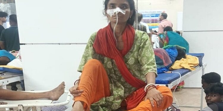 Jamshedpur mgm hospital ambulance : एमजीएम अस्पताल से रिम्स रेफर मरीज को नहीं मिली एंबुलेंस की सुविधा, थक-हारकर परिजनों को लेना पड़ा ऑटो का सहारा Jamshedpur mgm hospital ambulance : एमजीएम अस्पताल से रिम्स रेफर मरीज को नहीं मिली एंबुलेंस की सुविधा, थक-हारकर परिजनों को लेना पड़ा ऑटो का सहारा