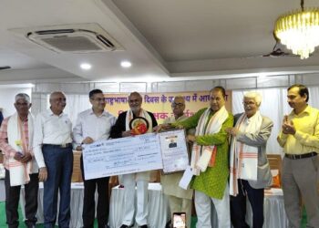 Jamshedpur tulsi bhawan shreshth shikshak samman : तुलसी भवन में हिन्दी दिवस के अवसर पर ‘हिन्दी शिक्षक कार्यशाला’ व ‘श्रेष्ठ शिक्षक सम्मान’ समारोह आयोजित, अनिरुद्ध त्रिपाठी अशेष ‘श्रेष्ठ शिक्षक सम्मान’ से किये गए सम्मानित