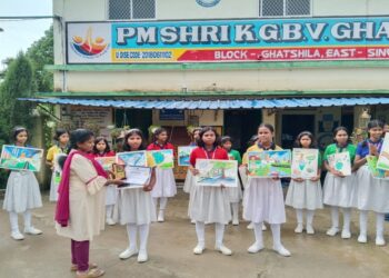 Jamshedpur rural school painting competition : गालूडीह बराज केजीबीवी की छात्राओं ने रंगों के जरिए दिया पृथ्वी बचाने का संदेश, विद्यालय में विकसित भारत पर आयोजित प्रतियोगिता में 40 छात्राएं हुईं शामिल Jamshedpur rural school painting competition : गालूडीह बराज केजीबीवी की छात्राओं ने रंगों के जरिए दिया पृथ्वी बचाने का संदेश, विद्यालय में विकसित भारत पर आयोजित प्रतियोगिता में 40 छात्राएं हुईं शामिल