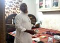 Saraikela theft : मरीज को देखने जहानाबाद निकला परिवार, पीछे से घर में घुस गए चोर,  ढाई लाख के जेवरात और नगदी पर हाथ किया साफ
