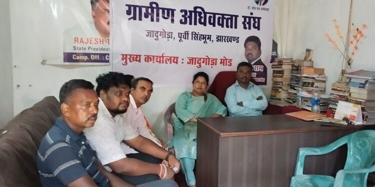 Jamshedpur rural ucil tribal workers union meeting : यूसिल अनुसूचित जनजाति कर्मचारी संघ की महुलडीह में बैठक, डॉ आशा लकड़ा के दौरे व 20 सूत्री मांगों को लेकर हुई चर्चा Jamshedpur rural ucil tribal workers union meeting : यूसिल अनुसूचित जनजाति कर्मचारी संघ की महुलडीह में बैठक, डॉ आशा लकड़ा के दौरे व 20 सूत्री मांगों को लेकर हुई चर्चा