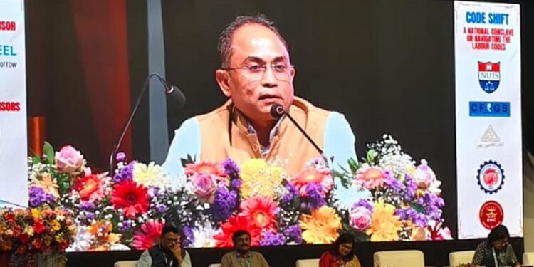 Kolkata code shift –a national conclave : सार्थक श्रम सुधार के लिए ट्रेड यूनियन का दृष्टिकोण अत्यंत आवश्यक : डॉ शाहनवाज़ आलम, कोलकाता में कोड शिफ्ट – अ नेशनल कॉन्क्लेव ऑन नेविगेटिंग द लेबर कोड्स का हुआ आयोजन Kolkata code shift –a national conclave : सार्थक श्रम सुधार के लिए ट्रेड यूनियन का दृष्टिकोण अत्यंत आवश्यक : डॉ शाहनवाज़ आलम, कोलकाता में कोड शिफ्ट – अ नेशनल कॉन्क्लेव ऑन नेविगेटिंग द लेबर कोड्स का हुआ आयोजन