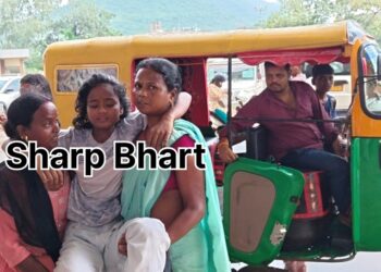 Jamshedpur mgm hospital lacking  stretcher & wheelchair : एमजीएम अस्पताल में मरीजों को इमरजेंसी तक ले जाने के लिए स्ट्रेचर या व्हीलचेयर नहीं, परिजनों को टांग कर इमरजेंसी तक पहुंचाना पड़ा मरीज को
