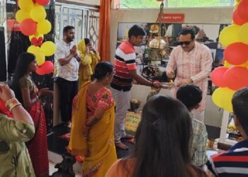 Jamshedpur rural ganesh puja : गालूडीह और आसपास के क्षेत्रों में धूमधाम से हुई भगवान गणेश की पूजा, भव्य पंडालों में भगवान गणेश के दर्शन के लिए उमड़े श्रद्धालु