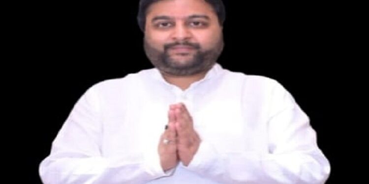 Jamshedpur concern over road accidents : भाजयुमो नेता अमित अग्रवाल ने शहर में घट रही दुर्घटनाओं से चिंतित, सरकार से की कारणों को चिह्नित कर उनके स्थायी हल की मांग Jamshedpur concern over road accidents : भाजयुमो नेता अमित अग्रवाल ने शहर में घट रही दुर्घटनाओं से चिंतित, सरकार से की कारणों को चिह्नित कर उनके स्थायी हल की मांग