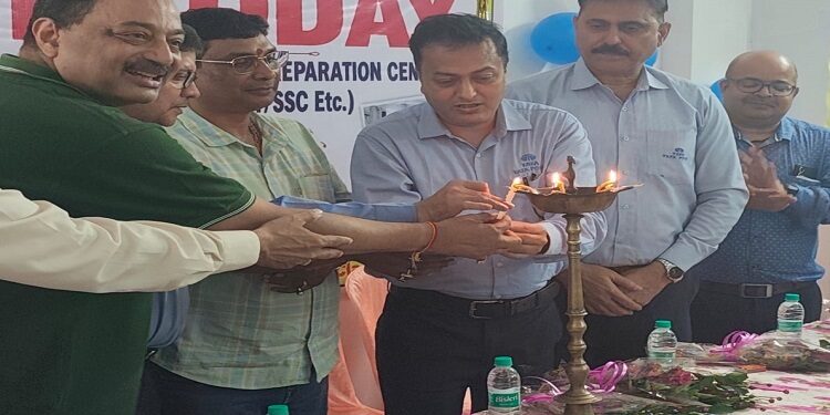 Jamshedpur tata power free coaching : टाटा पावर जोजोबेरा ने छोटा गोविंदपुर में शुरू किया निःशुल्क कोचिंग सेंटर, युवाओं को सरकारी परीक्षाओं की तैयारी के लिए देगा मुफ्त कोचिंग Jamshedpur tata power free coaching : टाटा पावर जोजोबेरा ने छोटा गोविंदपुर में शुरू किया निःशुल्क कोचिंग सेंटर, युवाओं को सरकारी परीक्षाओं की तैयारी के लिए देगा मुफ्त कोचिंग