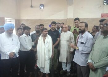 Jamshedpur mukhi samaj : मुखी समाज विकास समिति के प्रदेश अध्यक्ष भास्कर मुखी की धर्मपत्नी शीला देवी का निधन, शोकसभा एवं अंतिम यात्रा में उमड़ा जनसमूह, विधायक सरयू राय समेत कई नेता पहुंचे Jamshedpur mukhi samaj : मुखी समाज विकास समिति के प्रदेश अध्यक्ष भास्कर मुखी की धर्मपत्नी शीला देवी का निधन, शोकसभा एवं अंतिम यात्रा में उमड़ा जनसमूह, विधायक सरयू राय समेत कई नेता पहुंचे