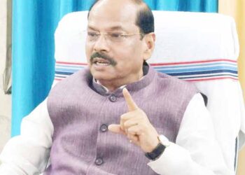 jharkhand ex cm raghuvar das attack : मोरहाबादी की ‘आदिवासी एकता महाजुटान’ पर पूर्व मुख्यमंत्री रघुवर दास का निशाना, कहा- परिसीमन की आड़ में कांग्रेस का वोट बैंक और तुष्टिकरण की राजनीति jharkhand ex cm raghuvar das attack : मोरहाबादी की ‘आदिवासी एकता महाजुटान’ पर पूर्व मुख्यमंत्री रघुवर दास का निशाना, कहा- परिसीमन की आड़ में कांग्रेस का वोट बैंक और तुष्टिकरण की राजनीति