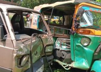jamshedpur accident-टेल्को में सड़क हादसा, स्कूली वैन व ऑटो में टक्कर, दो महिलाएं घायल, सुरक्षा को लेकर उठाए सवाल, देखिए video