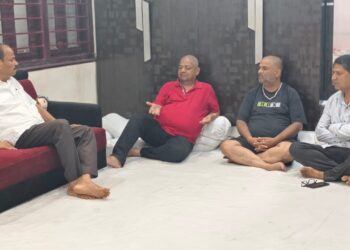 Jamshedpur ex cm raghubar das- व्यवसायी सुरेश अग्रवाल के निधन पर पूर्व मुख्यमंत्री रघुवर दास ने जताया शोक, परिजनों को दी सांत्वना
