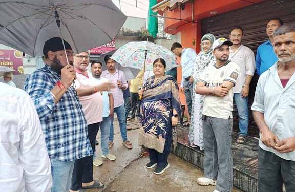 jugsalai chairperson : जुगसलाई में जर्जर सड़कों और बाढ़ की स्थिति का चेयरपर्सन नौशीन खान ने लिया जायजा, गौरी शंकर रोड से भाटिया बैग तक सड़क की तुरंत मरम्मत और निर्माण का निर्देश,जलजमाव से राहत के लिए जरूरी इंतजाम करने पर जोर