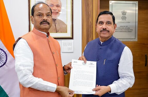 Jharkhand ex cm meets central minister : झारखंड के पूर्व मुख्यमंत्री रघुवर दास ने केंद्रीय शिक्षा मंत्री प्रह्लाद जोशी से नई दिल्ली में की मुलाकात, संताली भाषा की लिपि ‘ओलचिकी लिपि’ में पठन सामग्री के प्रकाशन का किया आग्रह Jharkhand ex cm meets central minister : झारखंड के पूर्व मुख्यमंत्री रघुवर दास ने केंद्रीय शिक्षा मंत्री प्रह्लाद जोशी से नई दिल्ली में की मुलाकात, संताली भाषा की लिपि ‘ओलचिकी लिपि’ में पठन सामग्री के प्रकाशन का किया आग्रह