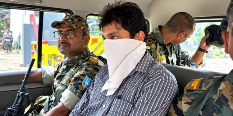 jharkhand acb action-चतरा में एसीबी की कार्रवाई, राजस्व कर्मचारी को रिश्वत लेते रंगे हाथ धर दबोचा jharkhand acb action-चतरा में एसीबी की कार्रवाई, राजस्व कर्मचारी को रिश्वत लेते रंगे हाथ धर दबोचा