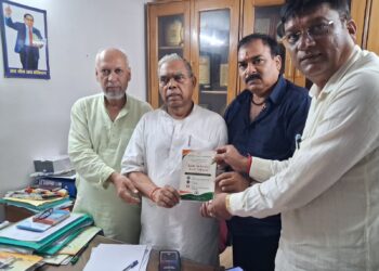 jamshedpur sarvoday samity : टेल्को के सर्वोदय समिति के कार्यक्रम में शामिल होंगे कांग्रेस प्रदेश अध्यक्ष, नेताओं ने दिया आमंत्रण jamshedpur sarvoday samity : टेल्को के सर्वोदय समिति के कार्यक्रम में शामिल होंगे कांग्रेस प्रदेश अध्यक्ष, नेताओं ने दिया आमंत्रण