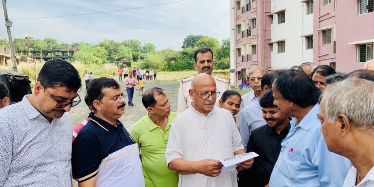 jamshedpur mla saryu roy-पीएम आवास के नाम पर लोगों को ‘नरक’में धकेल दिया : सरयू राय, बिरसानगर में निरीक्षण के बाद विधायक का हमला, कहा- जल-जमाव, गंदगी, टूटी सड़क और असुरक्षा से त्रस्त हैं लोग,पीने के पानी की टंकी के पास ही सीवेज टैंक, बोले- जुडको का यह कृत्य आपराधिक है jamshedpur mla saryu roy-पीएम आवास के नाम पर लोगों को ‘नरक’में धकेल दिया : सरयू राय, बिरसानगर में निरीक्षण के बाद विधायक का हमला, कहा- जल-जमाव, गंदगी, टूटी सड़क और असुरक्षा से त्रस्त हैं लोग,पीने के पानी की टंकी के पास ही सीवेज टैंक, बोले- जुडको का यह कृत्य आपराधिक है