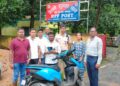 south eastern railway rpf action : आरपीएफ ने चक्रधरपुर रेलवे स्टेशन में चोरी करने वाले को चोरी के तीन मोबाइल के साथ एक व्यक्ति को किया गिरफ्तार, गाड़ी से चाईबासा से चोरी करने चक्रधरपुर जाता था धराया युवक