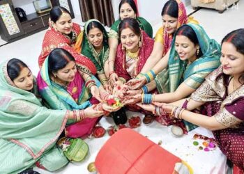 jamshedpur hartalika teej-जमशेदपुर में हरतालिका तीज की धूम, अखंड सौभाग्य के लिए सुहागिनों ने रखा 24 घंटे का निर्जला व्रत