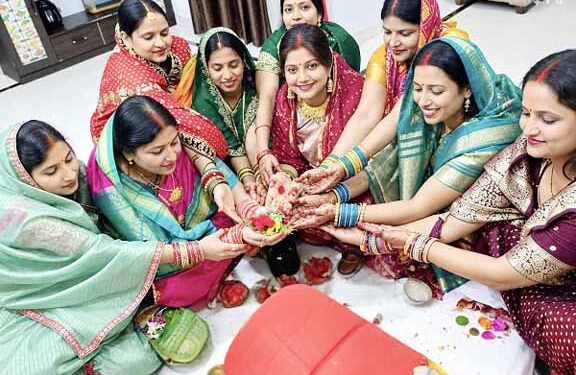 jamshedpur hartalika teej-जमशेदपुर में हरतालिका तीज की धूम, अखंड सौभाग्य के लिए सुहागिनों ने रखा 24 घंटे का निर्जला व्रत