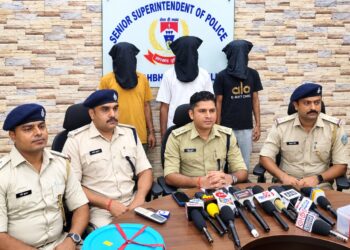 Jamshedpur police action : कदमा चोरी और जानलेवा हमला के दो अलग-अलग मामले में तीन गिरफ्तार, आभूषण सहित 10 लाख के सामान बरामद, देखिए – video