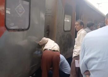 West Bengal Train incident-पश्चिम बंगाल के गिधनी स्टेशन के पास दुरंतो एक्सप्रेस की बोगियां दो भागों में बंटी, मचा हड़कंप, मामले की जांच शुरू, देखिए video