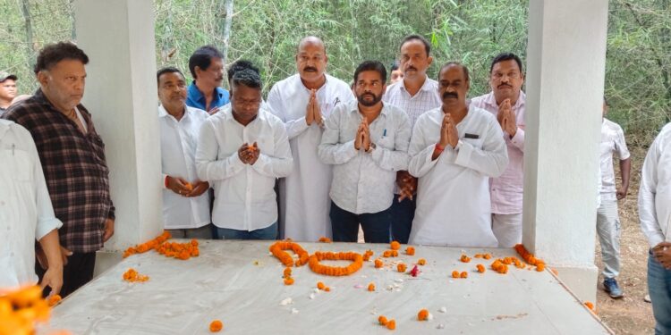 jamshedpur rural-शहीद साबुआ हांसदा के शहादत दिवस पर विधायक समीर मोहंती और सोमेश सोरेन ने दी श्रद्धांजलि jamshedpur rural-शहीद साबुआ हांसदा के शहादत दिवस पर विधायक समीर मोहंती और सोमेश सोरेन ने दी श्रद्धांजलि