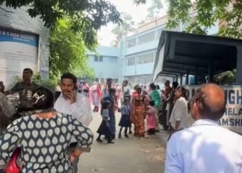 Jamshedpur fire – सोनारी के स्कूल में शॉर्ट सर्किट से लगी आग, बच्चे सुरक्षित, फायर ब्रिगेड ने पाया काबू