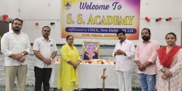 Jamshedpur tribute : पुण्यतिथि पर याद किए गए ठाकुर शिरोमण सिंह, एसएस एकेडमी स्कूल में श्रद्धांजलि सभा आयोजित