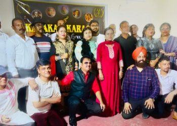 Jamshedpur kalakar karaoke group : जमशेदपुर में कलाकार कराओके ग्रुप की संगीत ने बिखरे सुरों के रंग, कलाकारों ने संगीत से बांधा समां