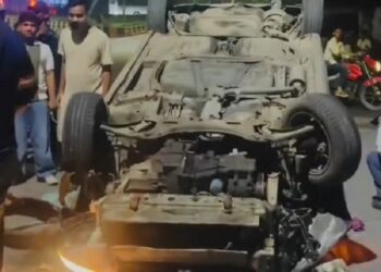 Jamshedpur accident : टिनप्लेट काली मंदिर के पास अनियंत्रित होकर पलटी कार, दो घायल Jamshedpur accident : टिनप्लेट काली मंदिर के पास अनियंत्रित होकर पलटी कार, दो घायल