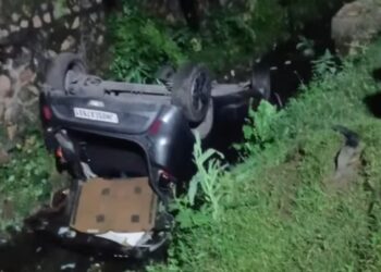 Jamshedpur accident : सिदगोड़ा में अनियंत्रित होकर नाले में गिरी कार, चालक घायल Jamshedpur accident : सिदगोड़ा में अनियंत्रित होकर नाले में गिरी कार, चालक घायल