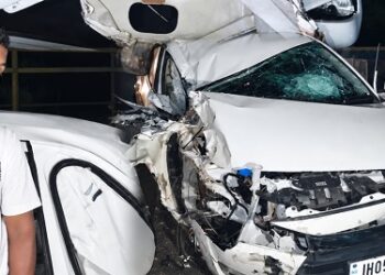 Saraikela chandil accident : चांडिल सड़क हादसे में कार बुरी तरह क्षतिग्रस्त, एयरबैग खुलने से कार सवार बाल-बाल बचे