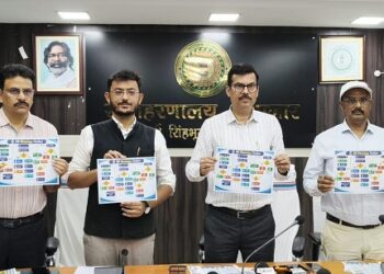Jamshedpur WhatsApp chatbot : जमशेदपुर में ‘अबुआ मित्र’ व्हाट्सएप चैटबोट सेवा की हुई शुरुआत, व्हाट्सएप पर दर्ज होगी जनसमस्या, सरकारी दफ्तरों के चक्कर लगाने से मिलेगी मुक्ति