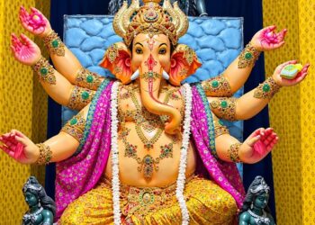 Jamshedpur ganesh puja : गोविंदपुर के राजा की 26 फीट ऊंची विशाल गणपति प्रतिमा बनी आकर्षण का केंद्र, लोक आस्था के महापर्व छठ पूजा की थीम पर बने पंडाल में विराजमान है गजानन गणपति Jamshedpur ganesh puja : गोविंदपुर के राजा की 26 फीट ऊंची विशाल गणपति प्रतिमा बनी आकर्षण का केंद्र, लोक आस्था के महापर्व छठ पूजा की थीम पर बने पंडाल में विराजमान है गजानन गणपति