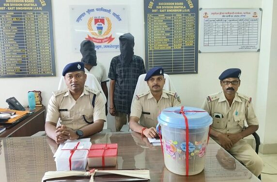 Jamshedpur rural police action : चाकुलिया स्कूल में चोरी का खुलासा, दो गिरफ्तार Jamshedpur rural police action : चाकुलिया स्कूल में चोरी का खुलासा, दो गिरफ्तार