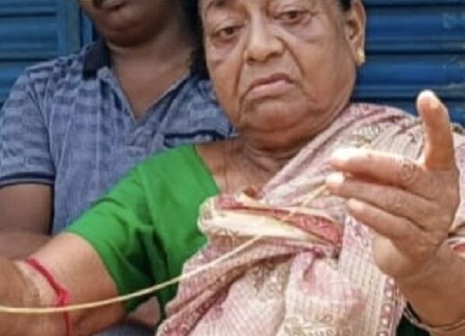 Saraikela nimdih snatching : नीमडीह में दिनदहाड़े वृद्धा से सोने की चेन छीनी, बाइक सवार बदमाशों ने दिया घटना को अंजाम Saraikela nimdih snatching : नीमडीह में दिनदहाड़े वृद्धा से सोने की चेन छीनी, बाइक सवार बदमाशों ने दिया घटना को अंजाम