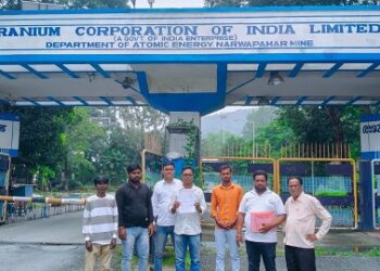 Jamshedpur rural unemployed struggle committee : हितकू पंचायत के विस्थापित एवं प्रभावित बेरोजगार संघर्ष समिति के प्रतिनिधिमंडल मिले नरवा पहाड़ के खान प्रबंधक से, 23 सूत्री मांग पत्र सौंपा, 10 दिन का अल्टीमेटम Jamshedpur rural unemployed struggle committee : हितकू पंचायत के विस्थापित एवं प्रभावित बेरोजगार संघर्ष समिति के प्रतिनिधिमंडल मिले नरवा पहाड़ के खान प्रबंधक से, 23 सूत्री मांग पत्र सौंपा, 10 दिन का अल्टीमेटम