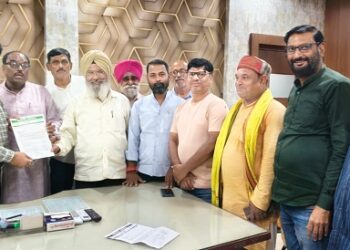 Jamshedpur jdu : त्योहार से पहले मानगो की जर्जर सड़कों की मरम्मत की मांग, जदयू ने कार्यपालक अभियंता को सौंपा ज्ञापन, मिला आश्वासन
