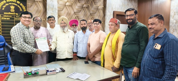 Jamshedpur jdu : त्योहार से पहले मानगो की जर्जर सड़कों की मरम्मत की मांग, जदयू ने कार्यपालक अभियंता को सौंपा ज्ञापन, मिला आश्वासन Jamshedpur jdu : त्योहार से पहले मानगो की जर्जर सड़कों की मरम्मत की मांग, जदयू ने कार्यपालक अभियंता को सौंपा ज्ञापन, मिला आश्वासन