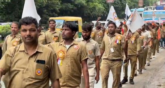 Jamshedpur drivers day : ड्राइवर दिवस पर जमशेदपुर के ड्राइवरों ने सुरक्षा को लेकर निकाली विशाल रैली Jamshedpur drivers day : ड्राइवर दिवस पर जमशेदपुर के ड्राइवरों ने सुरक्षा को लेकर निकाली विशाल रैली