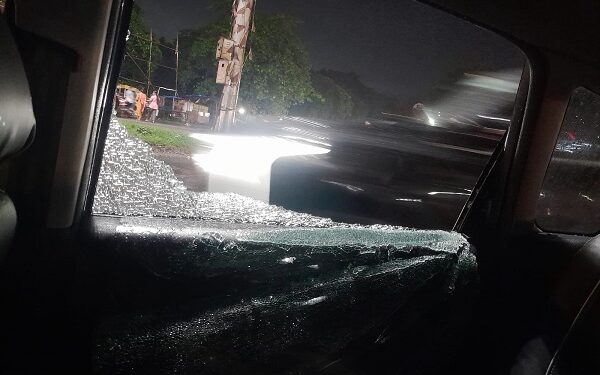Jamshedpur crime : जमशेदपुर की अधिवक्ता व उनके बच्चों के साथ गोलमुरी में बदमाशों ने की बदतमीजी, कार का शीशा भी तोड़ा, महिला ने की शिकायत
