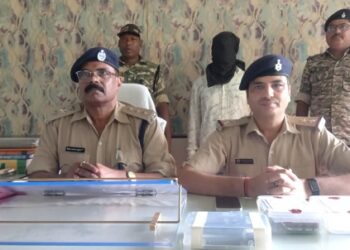 Jamshedpur nikhar sablok murder case : निखार सबलोक हत्याकांड में मुख्य साजिशकर्ता सिंटू सिंह को भेजा गया जेल, लोडेड पिस्तौल व बाइक बरामद Jamshedpur nikhar sablok murder case : निखार सबलोक हत्याकांड में मुख्य साजिशकर्ता सिंटू सिंह को भेजा गया जेल, लोडेड पिस्तौल व बाइक बरामद