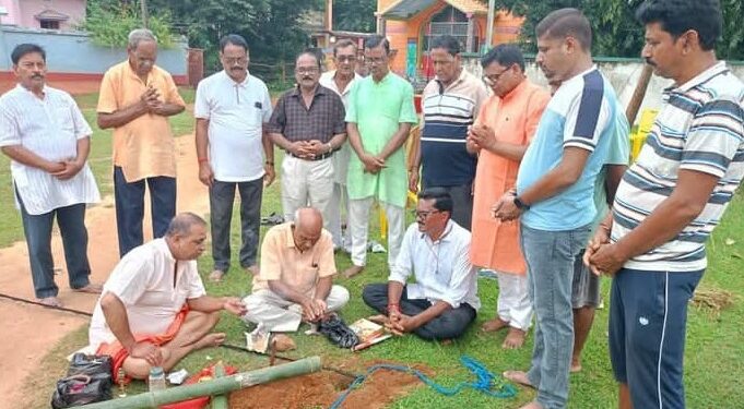 Jamshedpur rural bhumi pujan : मानुषमुरिया सार्वजनिक दुर्गा पूजा कमेटी ने पंडाल निर्माण के लिए की भूमि पूजन, बेलूर मठ थीम पर बनेगा पंडाल Jamshedpur rural bhumi pujan : मानुषमुरिया सार्वजनिक दुर्गा पूजा कमेटी ने पंडाल निर्माण के लिए की भूमि पूजन, बेलूर मठ थीम पर बनेगा पंडाल